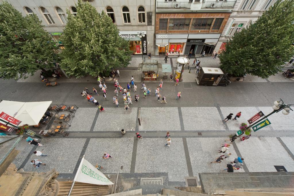 Merchants Crown Suites And Spa Prague Ngoại thất bức ảnh The square in 2011