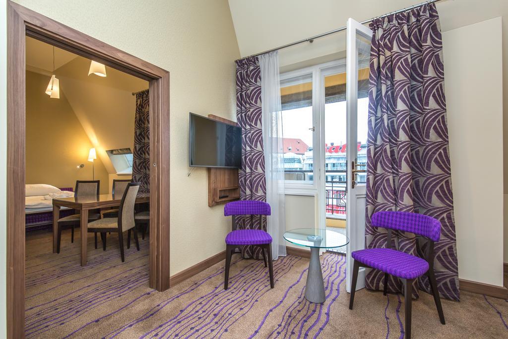 Merchants Crown Suites And Spa Prague Ngoại thất bức ảnh Suite