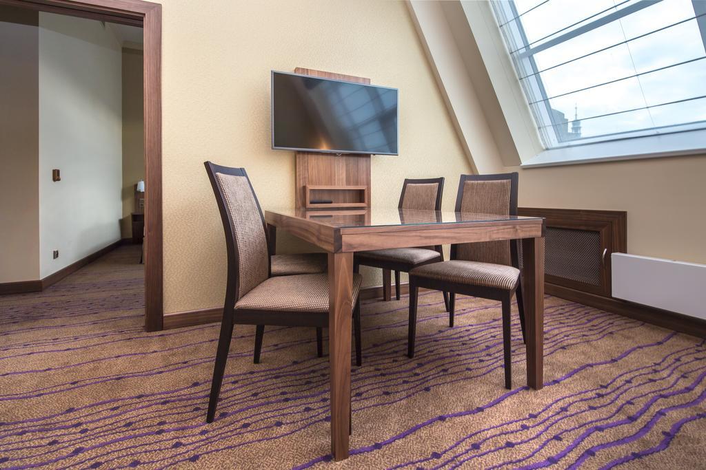 Merchants Crown Suites And Spa Prague Ngoại thất bức ảnh A suite at the hotel
