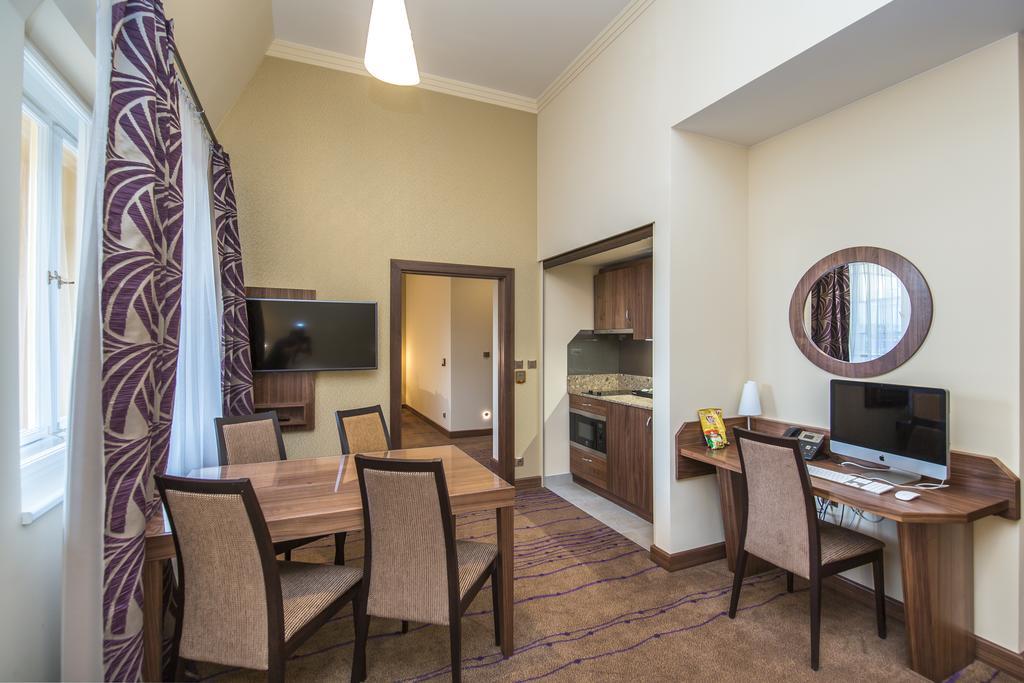 Merchants Crown Suites And Spa Prague Ngoại thất bức ảnh A typical apartment