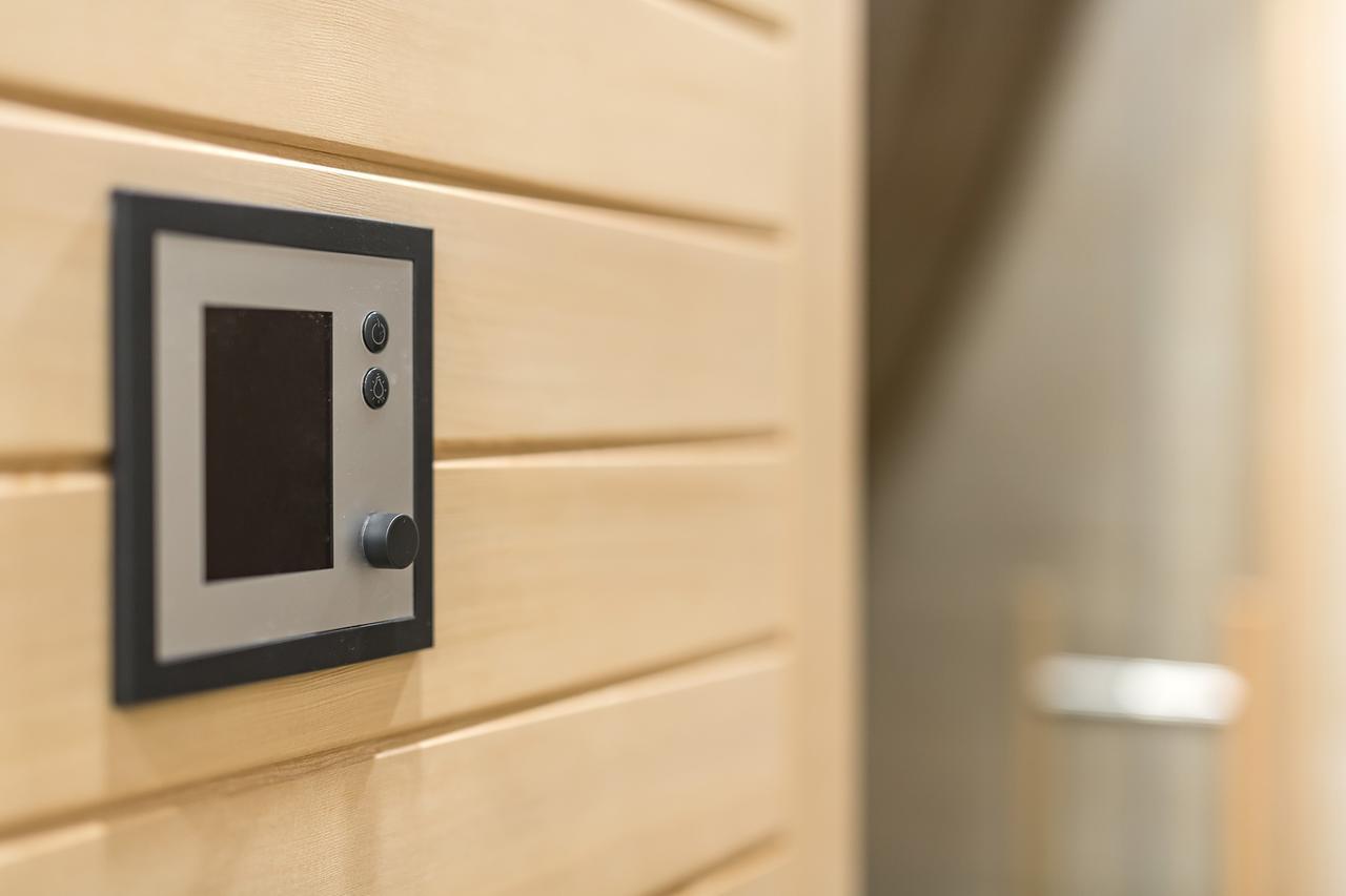 Merchants Crown Suites And Spa Prague Ngoại thất bức ảnh A modern door bell