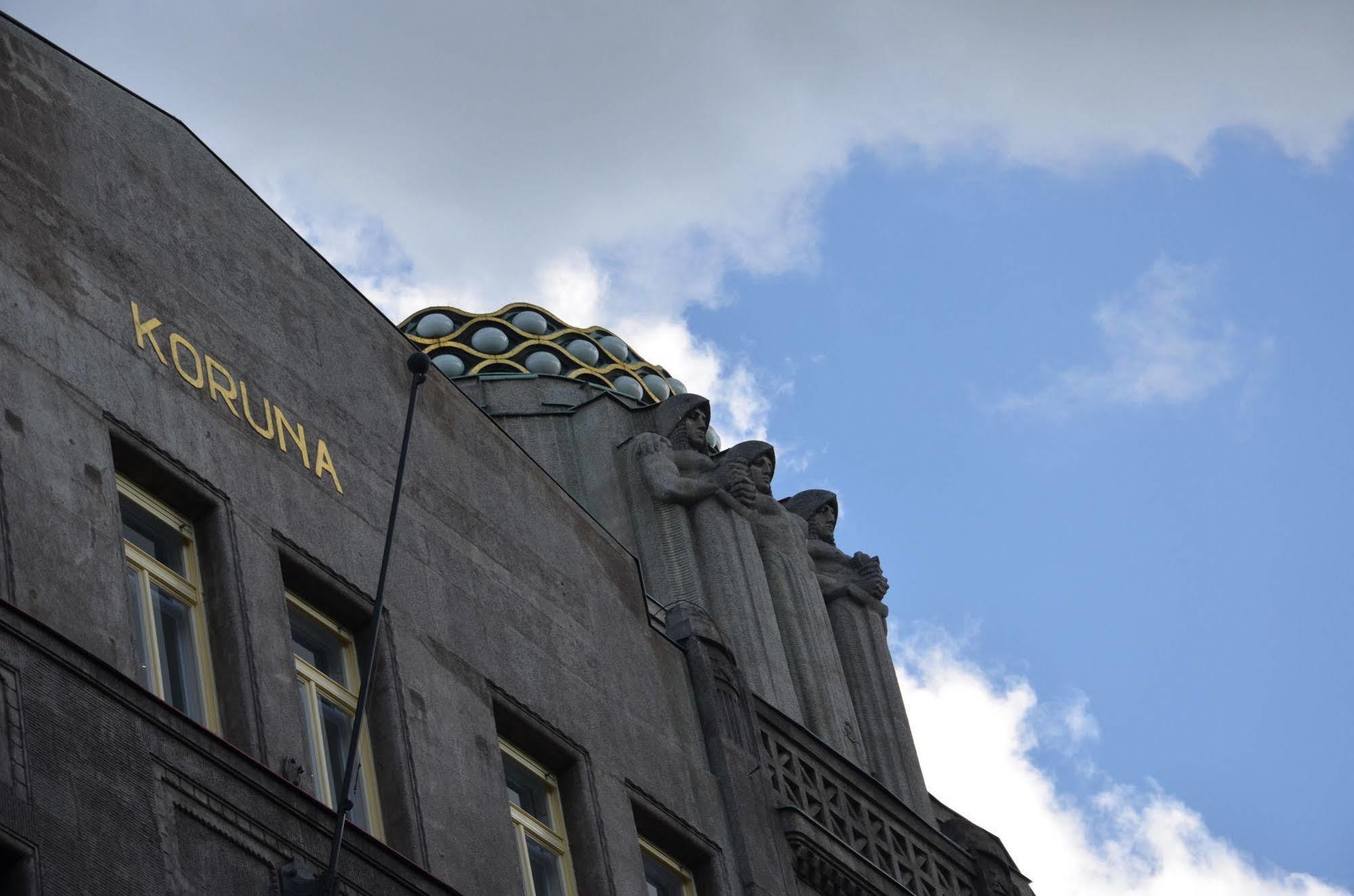 Merchants Crown Suites And Spa Prague Ngoại thất bức ảnh Detail of the facade