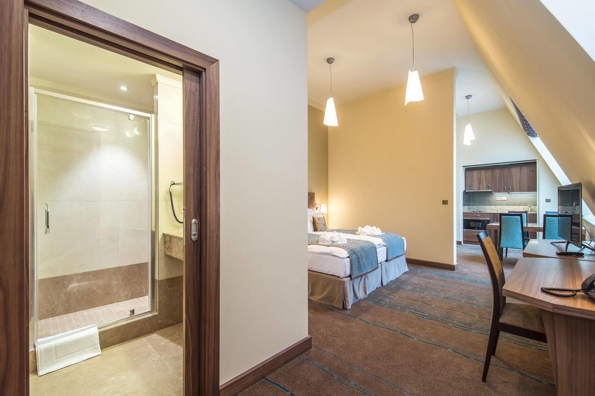 Merchants Crown Suites And Spa Prague Ngoại thất bức ảnh A typical apartment