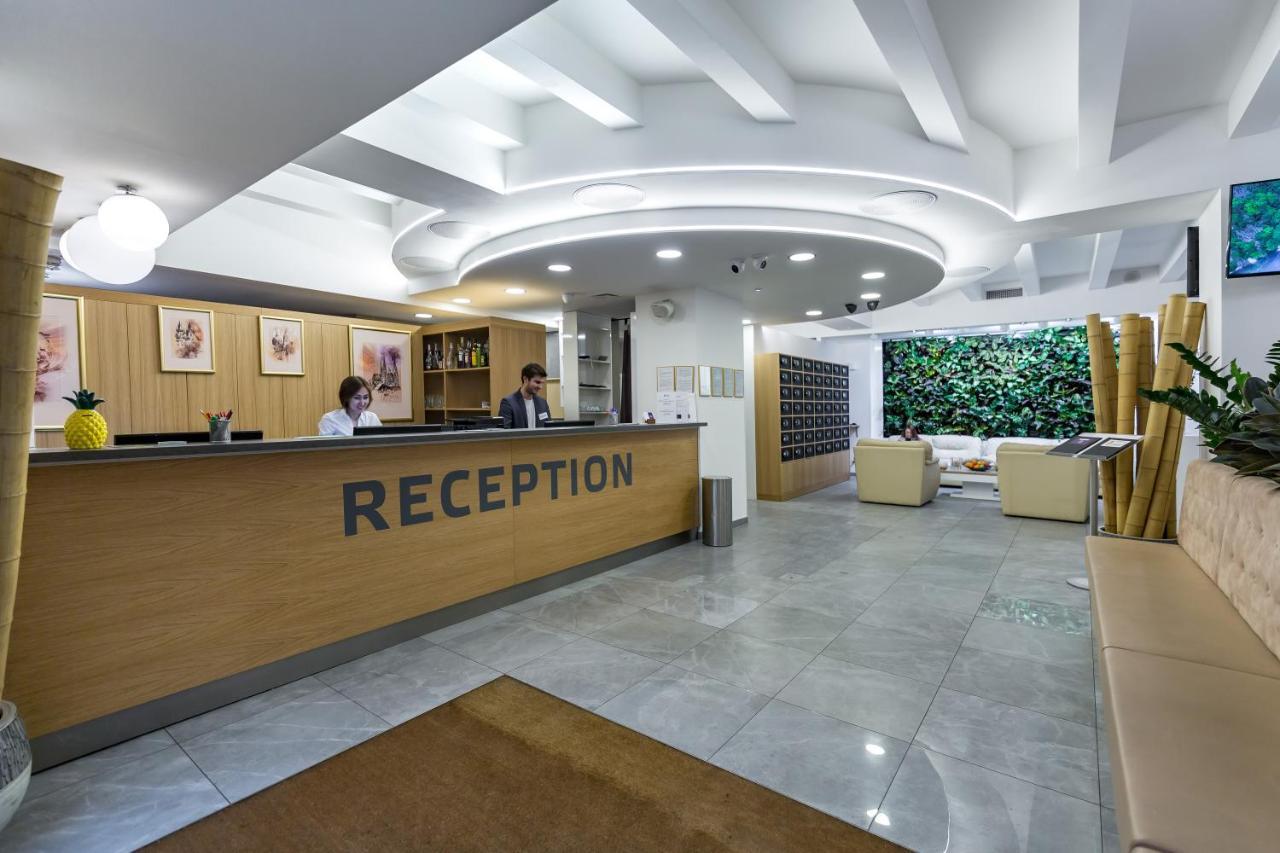 Merchants Crown Suites And Spa Prague Ngoại thất bức ảnh Reception