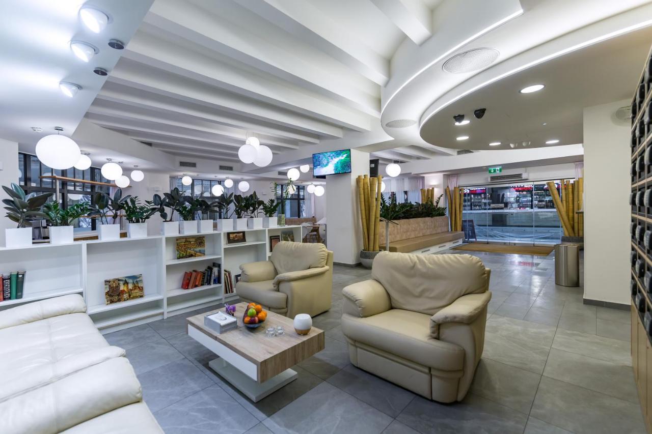 Merchants Crown Suites And Spa Prague Ngoại thất bức ảnh Business lounge at Belgrade Nikola Tesla Airport