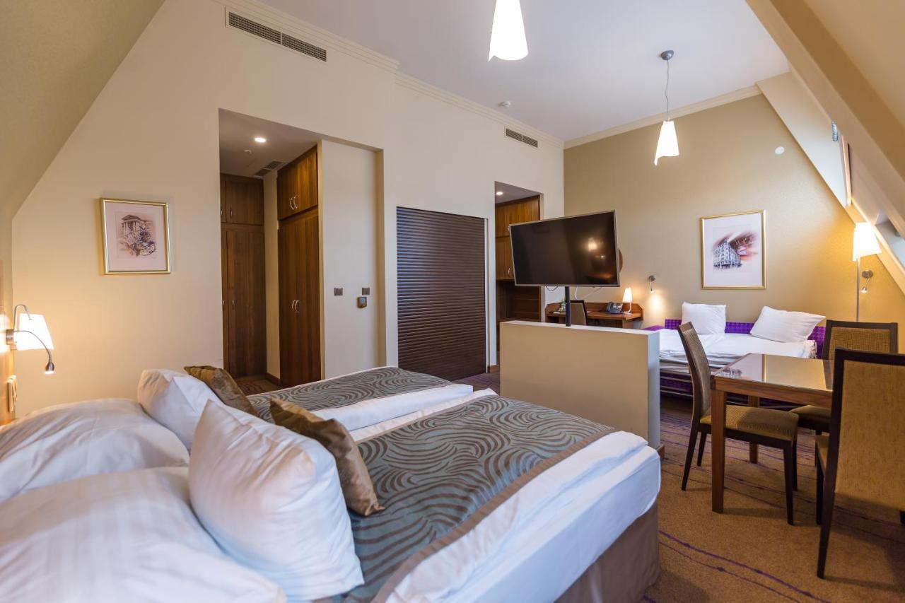 Merchants Crown Suites And Spa Prague Ngoại thất bức ảnh Suite